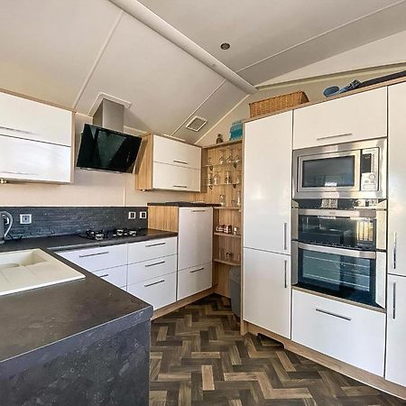 Luxury Caravan At Seaview Holiday Park In Kent Ref 47034Pb Whitstable Buitenkant foto
